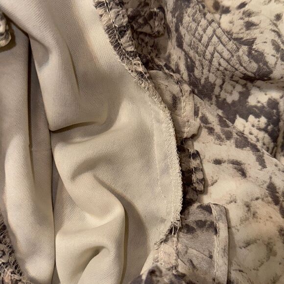 Japna L Ivory Gray Mock Neck Sleeveless Ruffle Animal Print Peplum Blouse - Picture 10 of 11